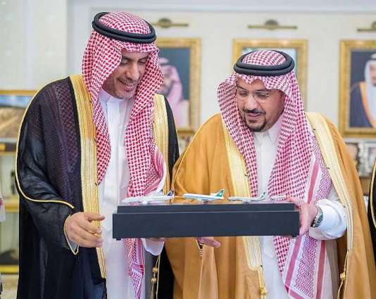 سمو أمير القصيم يتسلم التقرير السنوي للخطوط السعودية بالمنطقة