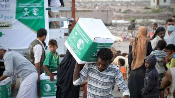 مركز الملك سلمان للإغاثة يواصل توزيع السلال الغذائية لمتضرري السيول بمحافظة عدن