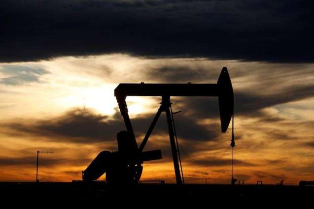 US Crude Oil Breaks Below $20 Per Barrel Before Closing at 18-Year Lows