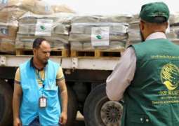 مركز الملك سلمان للإغاثة يوزع 640 حقيبة إيوائية للمتضررين من السيول في عدن