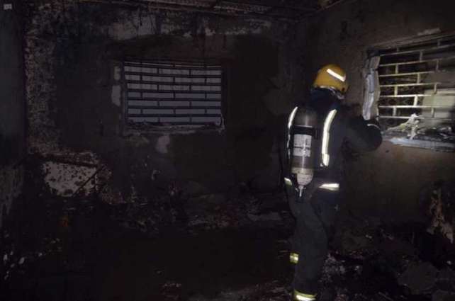 الدفاع المدني بتبوك ينقذ 4 أشخاص إثر حريق اندلع بإحدى الشقق السكنية بحي الروضة