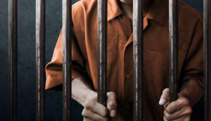 القبض علي شاب آسیوي یتعاطی مخدر الھیروین و یتحدي الجھات الأمنیة في دبي