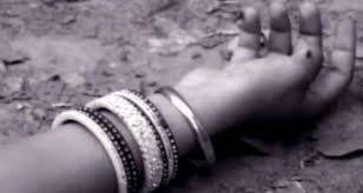 Woman who came to get money under Ehsas Progarm dies in stampede in Multan