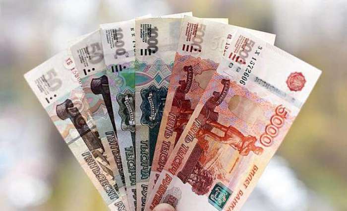 Russian Ruble Weakens Further After Oil, Euro Trades Above 84 Rubles