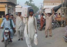 مركز الملك سلمان للإغاثة يواصل لليوم التاسع على التوالي توزيع السلال الغذائية الرمضانية في باكستان