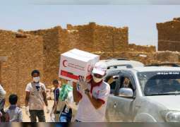 الإمارات توزع أكثر من 42 طنا من المساعدات الغذائية على أهالي حضر موت