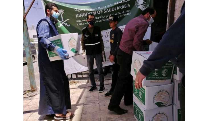 مركز الملك سلمان للإغاثة يواصل توزيع السلال الغذائية الرمضانية للأسر الأردنية والفلسطينية والسورية في الأردن