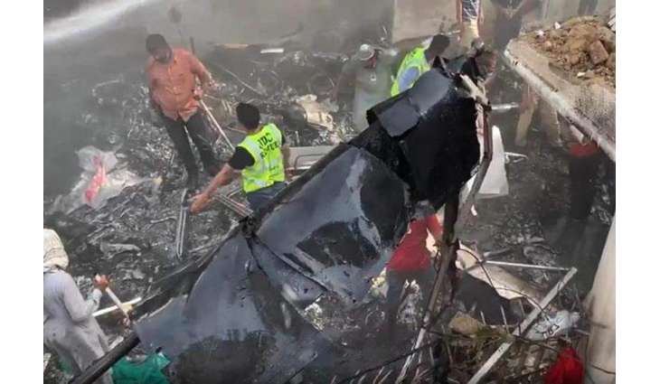 Govt constitutes team to probe PIA plane crash