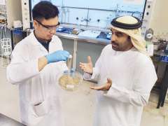 جامعة خليفة تطور بحثا حول تكنولوجيا "التربة الاصطناعية" الصالحة للزراعة في الدولة