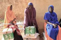 مركز الملك سلمان للإغاثة يواصل توزيع السلال الغذائية لمتضرري الفيضانات بولاية جلمدغ في الصومال
