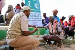 مركز الملك سلمان للإغاثة يوزع 400 سلة غذائية بولاية جلمدغ في الصومال