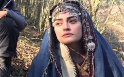 ممثلة ترکیة ” اسراء بیلجیتش “ بطلة مسلسل قیامة أرطغرل ترغب في زیارة باکستان