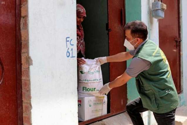 مركز الملك سلمان للإغاثة يواصل لليوم العاشر على التوالي توزيع السلال الغذائية الرمضانية في باكستان