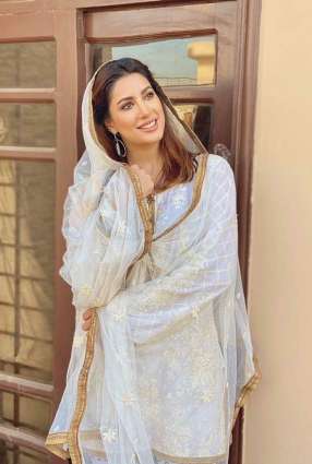 Mehwish Hayat shares what her fans should do during these testing times
