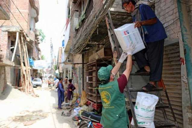 مركز الملك سلمان للإغاثة يواصل لليوم الثامن عشر على التوالي توزيع السلال الغذائية الرمضانية في باكستان