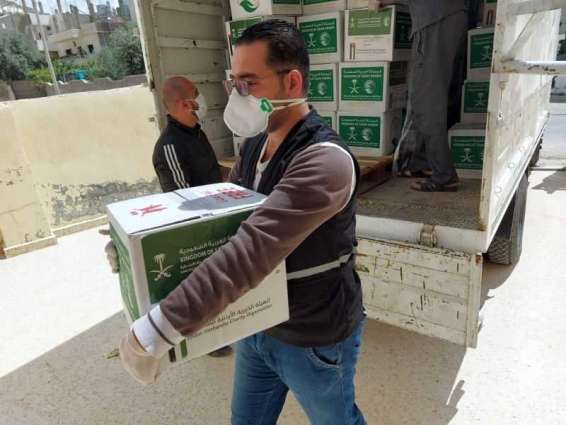 مركز الملك سلمان للإغاثة يواصل توزيع السلال الغذائية الرمضانية للأسر الأردنية والفلسطينية والسورية في الأردن