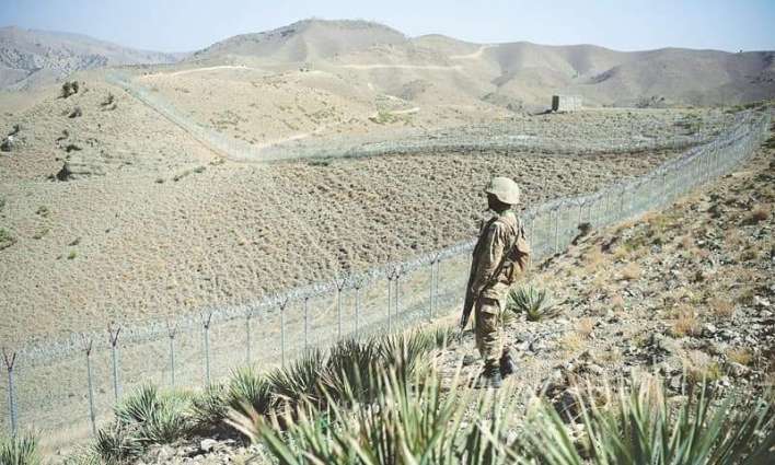 Pakistan builds fence on border with Iran to improve security