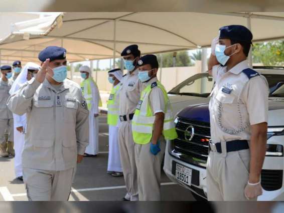 مدير عام شرطة أبوظبي يهنئ المنتسبين في خط الدفاع الأول بالعين بعيد الفطر