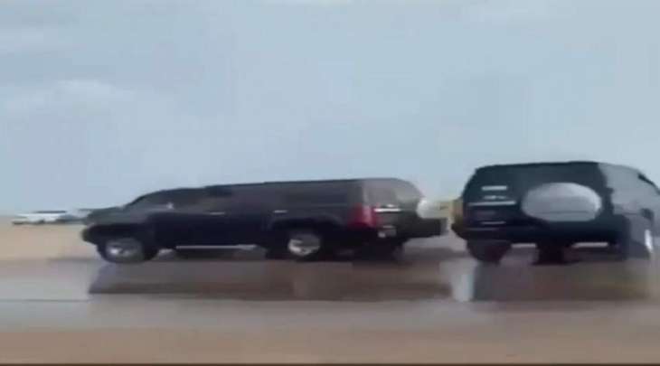 شرطة أبوظبي تضبط شابين لقيادة مركبتيهما بتهور