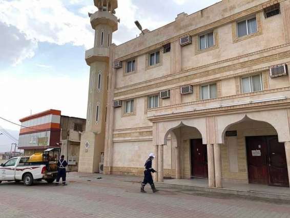 بلدية بارق تشرع بتطهير وتعقيم ساحات المساجد والجوامع بالمحافظة