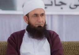 Maulana Tariq Jameel gets serious injuries after slipping on the floor