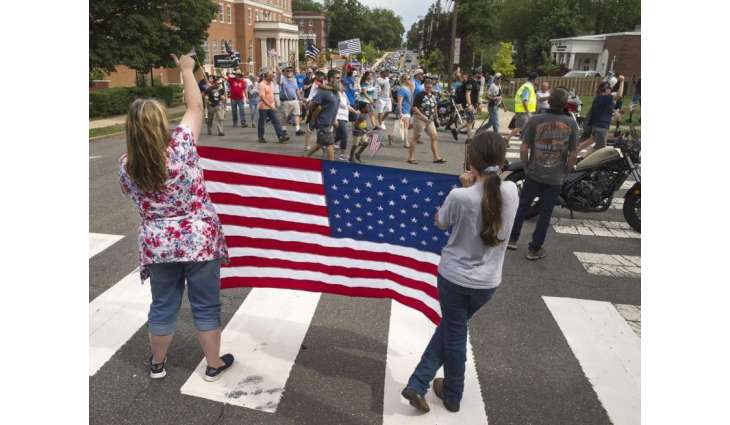 Hundreds of Americans Join Rally to Support Police in Virginia's Fredericksburg