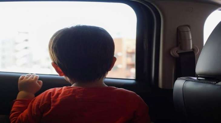 شرطة أبوظبي تناشد الأسر بحماية الأطفال من الاختناق بالمركبات