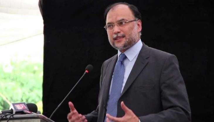 Ahsan Iqbal accuses PM Khan of breaking down confidence in national economy