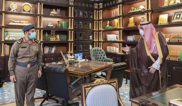 سمو الأمير حسام بن سعود يقلّد مدير الدفاع المدني بالباحة رتبة لواء