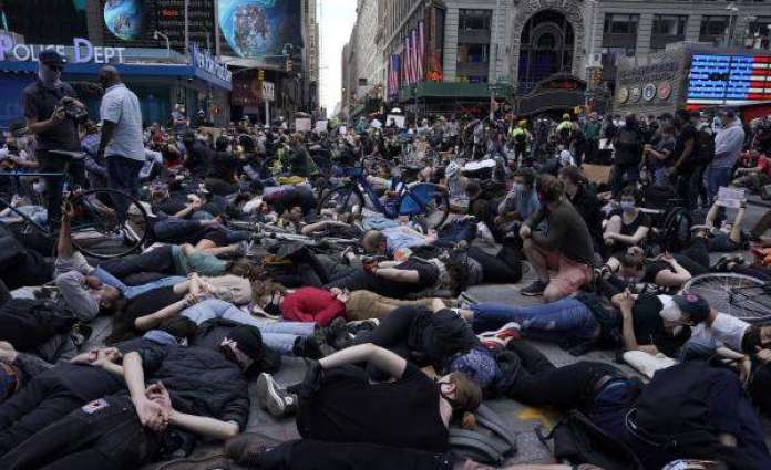 New York City Law Enforcement Detains Dozens Protesters for Curfew Violation