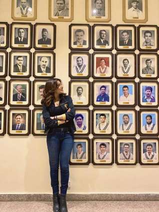 Mehwish Hayat feels pride to see pictures of cricket heroes