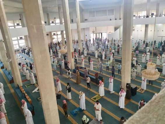 جوامع ومساجد ظهران الجنوب تستقبل المصلين لصلاة الجمعة وسط تطبيق الإجراءات الاحترازية
