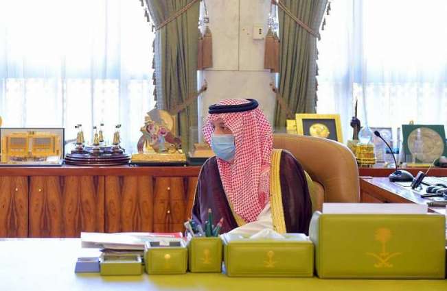 سمو أمير منطقة الرياض يستقبل مدير عام الشؤون الصحية بالمنطقة