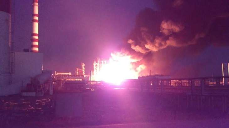 Emergency Services Put Out Massive Fire at Oil Refinery in West Siberia, 2 People Injured