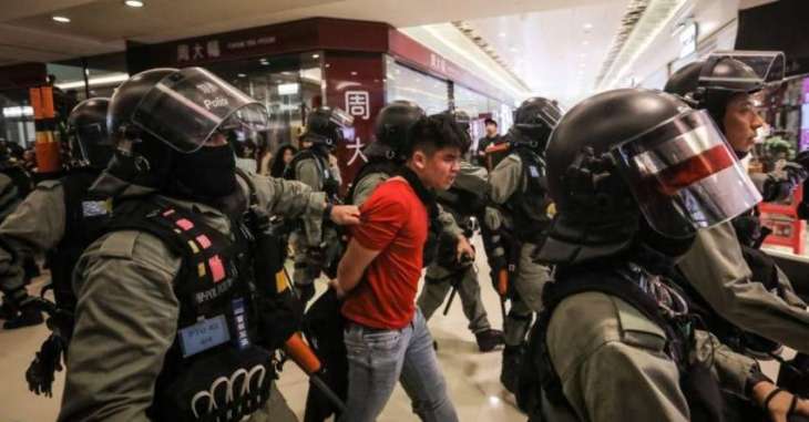 Police Disperse, Detain Protesters at Busy Hong Kong Mall During Dragon Boat Festival