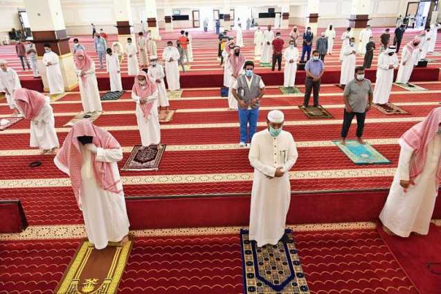 جوامع ومساجد محافظة جدة تشهد إقامة صلاة الجمعة عقب رفع تعليقها وسط إجراءات احترازية
