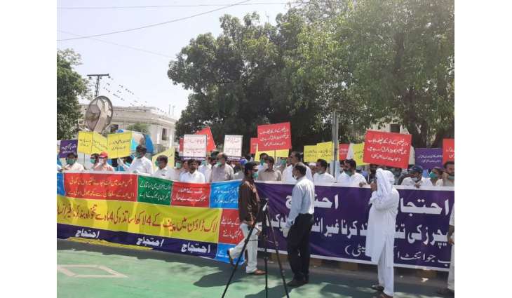 Teachers serving under PEF protest against Punjab govt