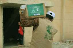 مركز الملك سلمان للإغاثة يوزع حقائب نظافة شخصية للأيتام وأسرهم في اليمن