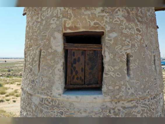دائرة الآثار والمتاحف في رأس الخيمة تعيد ترميم برج مراقبة تاريخي في الجزيرة الحمراء