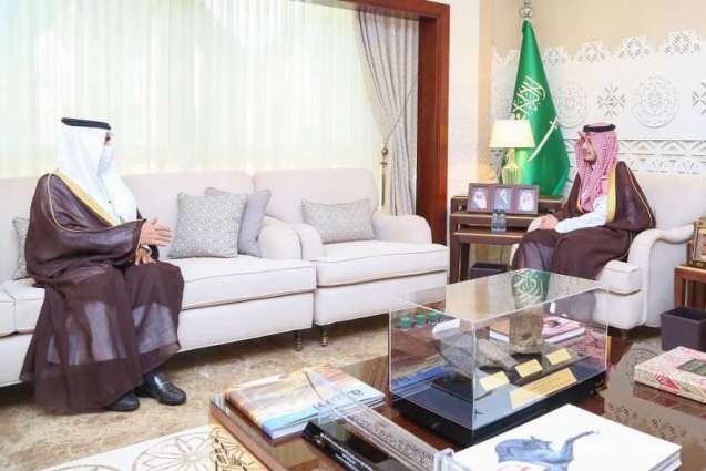 سمو الأمير أحمد بن فهد يلتقي أمين عام جمعية البر بالشرقية
