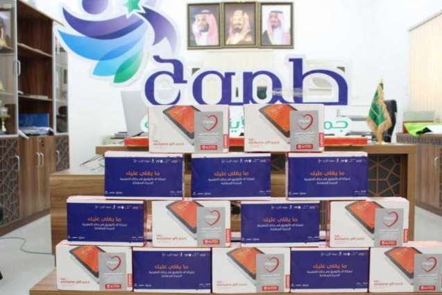 جمعية طموح لرعاية الأيتام بشرورة تتسلم 151 جهازًا لوحياً لتوزيعه على مستفيديها