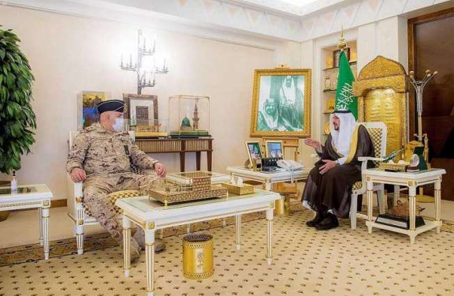 سمو أمير القصيم يلتقي نائب رئيس الجهاز العسكري بوزارة الحرس الوطني