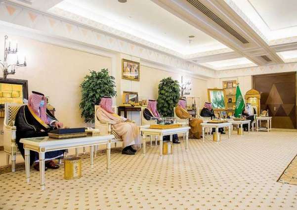 سمو الأمير فيصل بن مشعل يلتقي برئيس وأعضاء غرفة القصيم ويتسلم التقرير السنوي لها