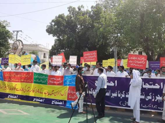 Teachers serving under PEF protest against Punjab govt
