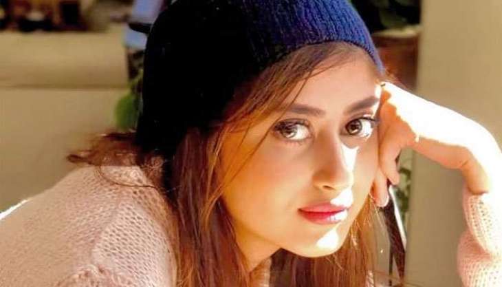 Sajal Aly urges Pakistani women folks to be brave to meet challenges of life