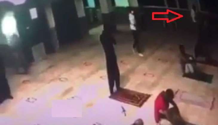وفاة ضابط اثناء أدائہ صلاة العشاء داخل المسجد في مصر