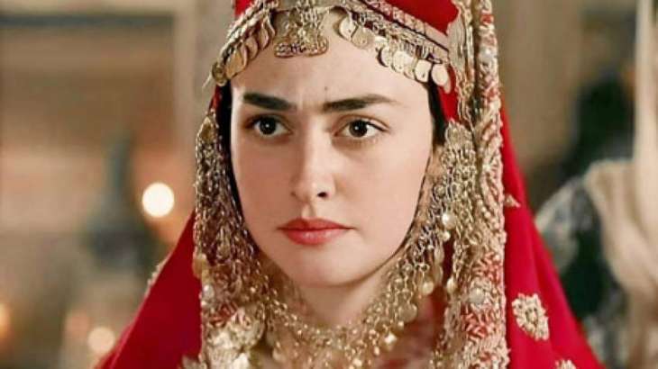 Turkish actress Esra Bilgic finds no. 1 in Pakistan