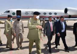 رئیس أرکان الجیش الباکستاني الجنرال قمرجاوید باجوا یصل المملکة العربیة السعودیة في زیارہ الرسمیة