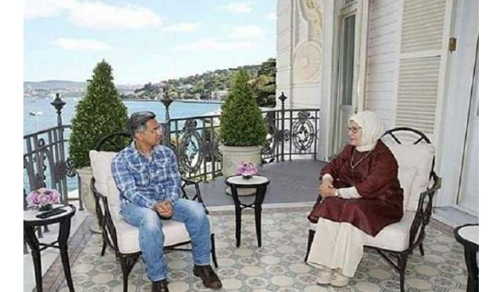 الممثل الھندي عامر خان یلتقي عقیلة السیدة الأولي الترکیة أمینة أردوغان