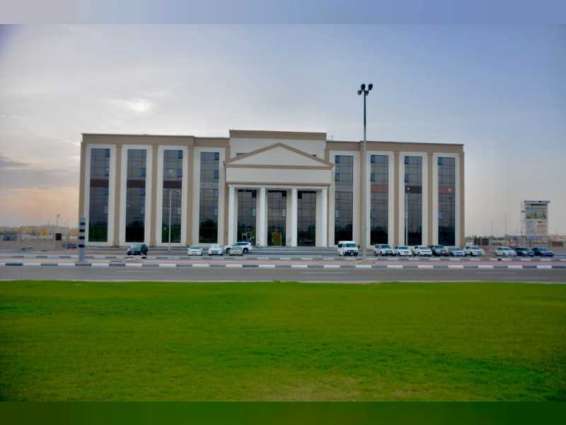 جامعة أبوظبي تقدم منحا دراسية للطلبة المتفوقين للالتحاق بحرمها الجديد في العين